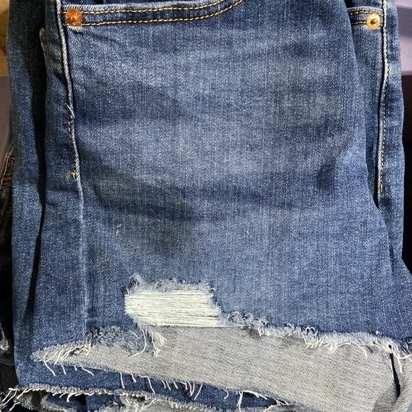 Levi’s  women’s high rise jean shorts Chelsea - Picture 9 of 10